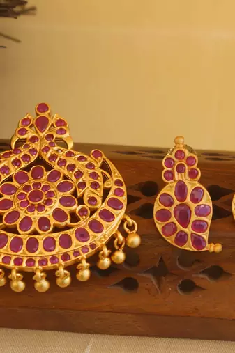 Matte finish ruby peacock pendant set