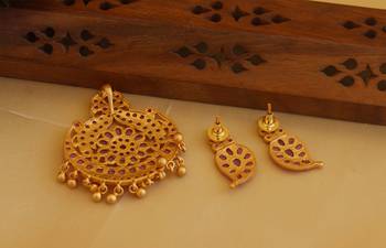 Matte finish ruby peacock pendant set 4