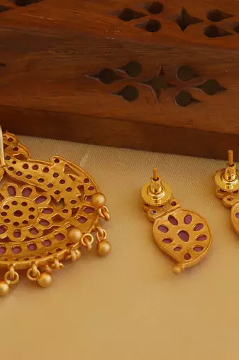 Matte finish ruby peacock pendant set