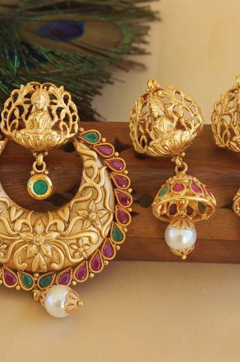 Temple matte finish lakshmi pendant set