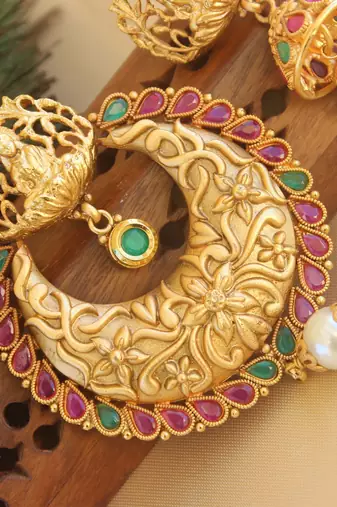 Temple matte finish lakshmi pendant set