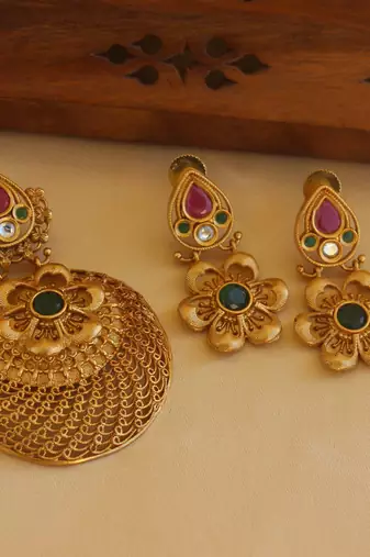 matte finish pendant set