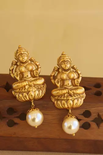 Matte finish temple ruby pendant set
