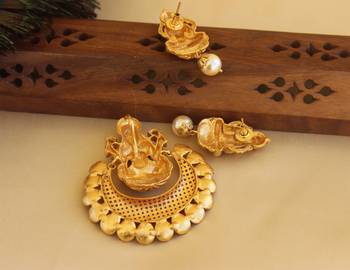 Matte finish temple ruby pendant set 4