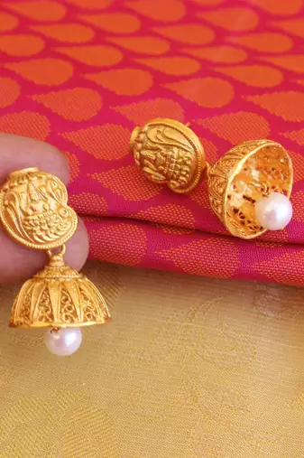 matte finish temple lakshmi pendant set