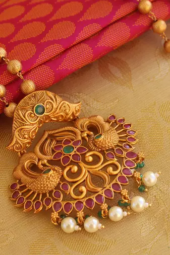 Matte finish kempu peacock necklace