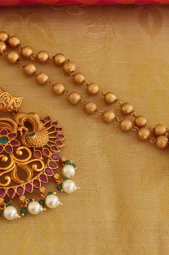 Matte finish kempu peacock necklace