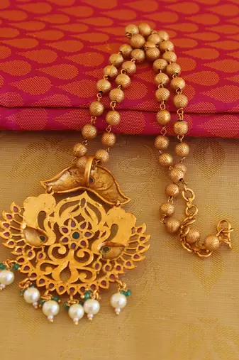 Matte finish kempu peacock necklace