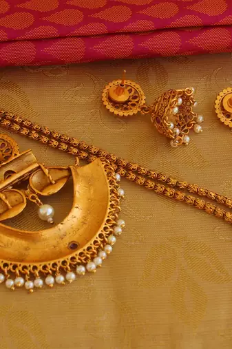 Matte finish  kempu necklace set