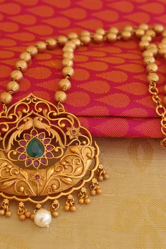 matte finish kempu necklace