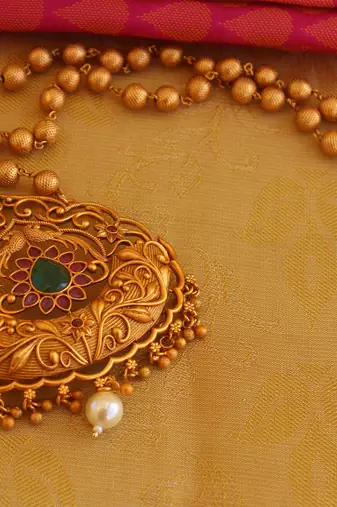matte finish kempu necklace
