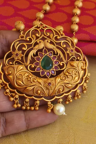 matte finish kempu necklace