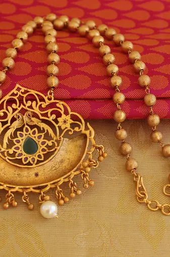 matte finish kempu necklace