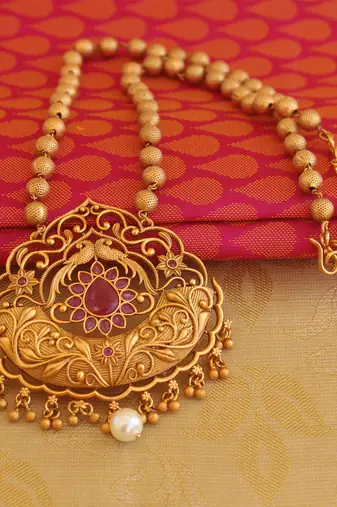 matte finish kempu necklace