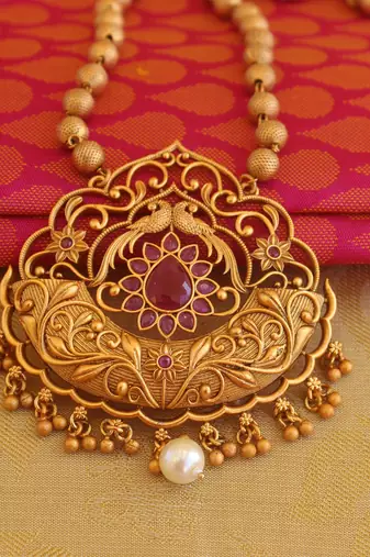 matte finish kempu necklace