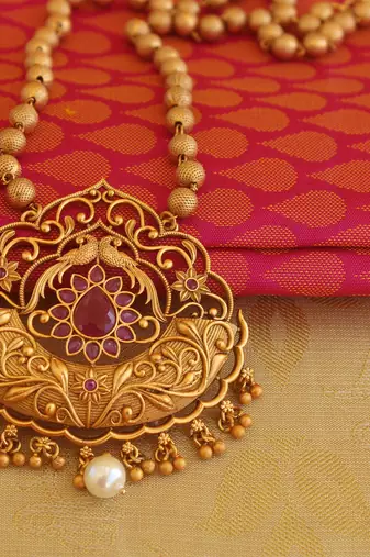 matte finish kempu necklace