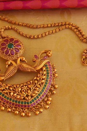Kempu stone matte finish peacock necklace