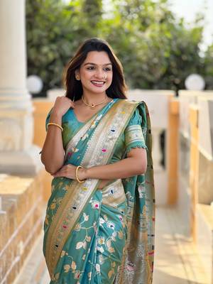 Soft banarasi silk blend saree with zari weaving meenakari design 4