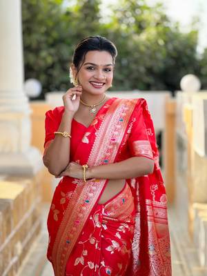Soft banarasi silk blend saree with zari weaving meenakari design 3