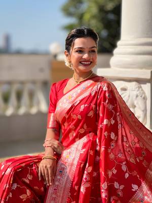Soft banarasi silk blend saree with zari weaving meenakari design 4