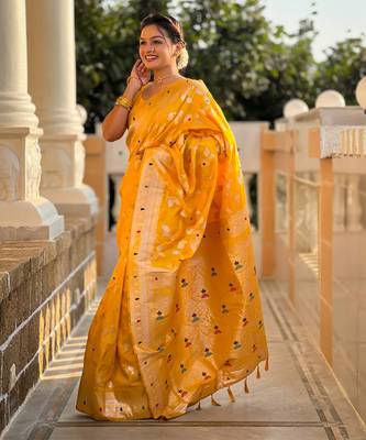 Soft banarasi silk blend saree with zari weaving meenakari design 2