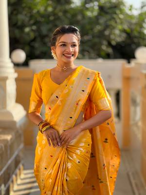 Soft banarasi silk blend saree with zari weaving meenakari design 4