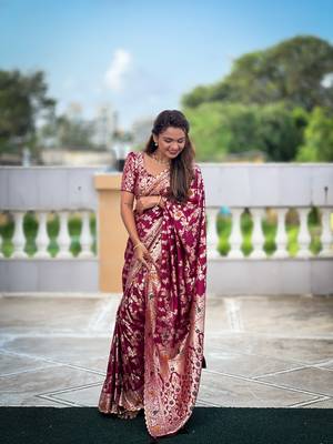 Soft dolla silk blend saree with zari weaving meenakari design 2