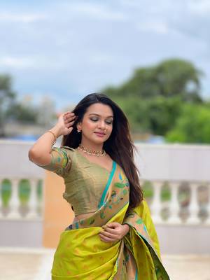 Soft paithani silk blend saree with zari weaving meenakari motif design 3