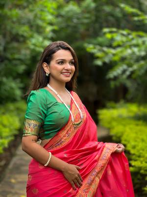 Soft paithani silk blend saree with zari weaving meenakari motif design 5