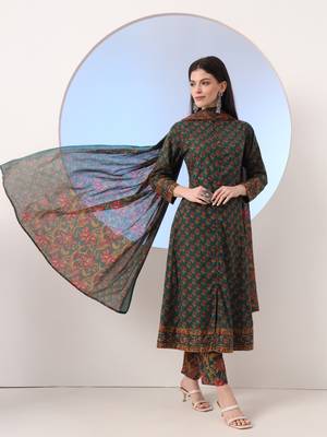  green floral a-line sequins work kurta and trouser with dupatta set 2