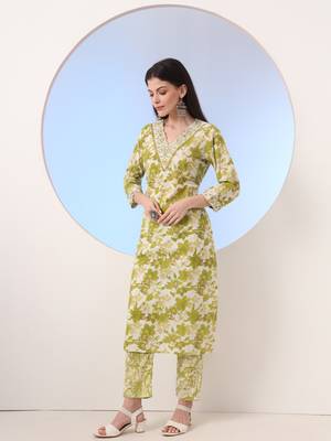  green floral print straight thread work kurta and trouser with dupatta set 5