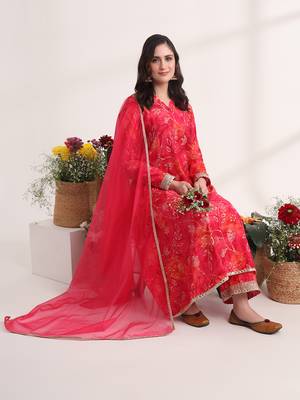  pink ethnic motifs,lace work anarkali kurta and trouser with dupatta set 5