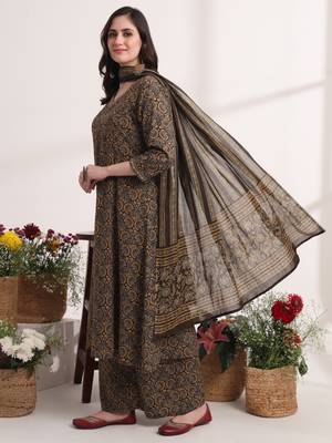 brown printed a-line kurta palazzo and dupatta set 2