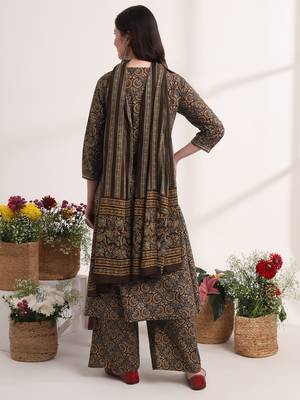  brown printed a-line kurta palazzo and dupatta set 3
