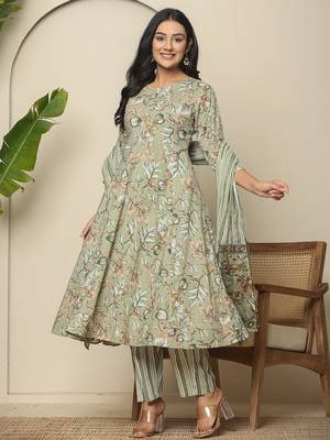 green  pure cotton  maternity kurta set with pant & dupatta 2