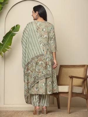 green  pure cotton  maternity kurta set with pant & dupatta 3