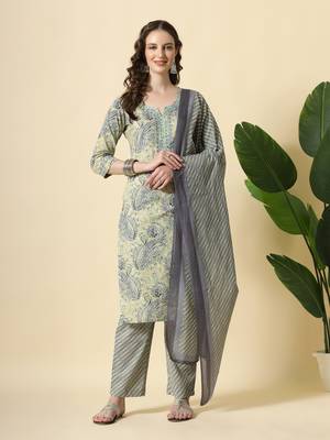 Green pure cotton paisley kurta dupatta pant set 1