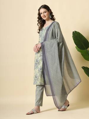 Green pure cotton paisley kurta dupatta pant set 2