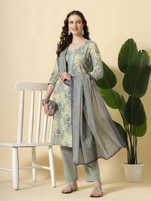 Green pure cotton paisley kurta dupatta pant set 5