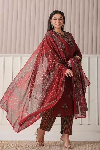 maroon floral print,patch work,lace work plus size kurta set with pant & dupatta