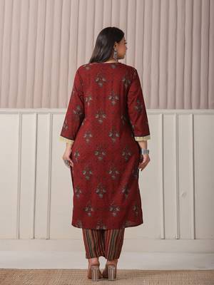 maroon floral print,patch work,lace work plus size kurta set with pant & dupatta 3