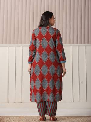maroon block print cotton lace work plus size kurta set with pant & dupatta 3