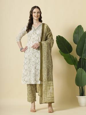 green pure cotton paisley,thread work kurta dupatta pant set 1