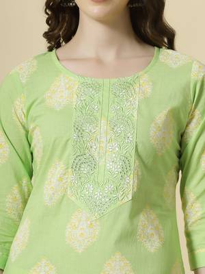 green pure cotton floral print,thread work kurta dupatta pant set 4