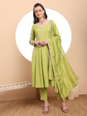  green silk dori embroidery anarkali kurta dupatta pant set 1
