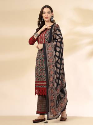  black cotton floral print kurta dupatta set with lace detailing 2