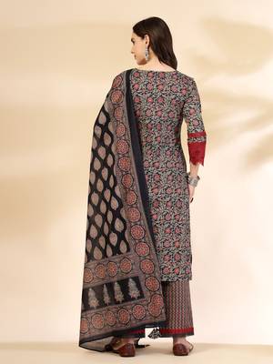  black cotton floral print kurta dupatta set with lace detailing 3