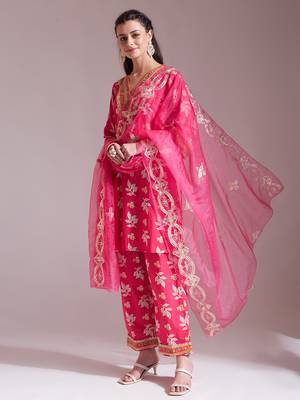pink cotton lace work kurta set with pant & dupatta 2