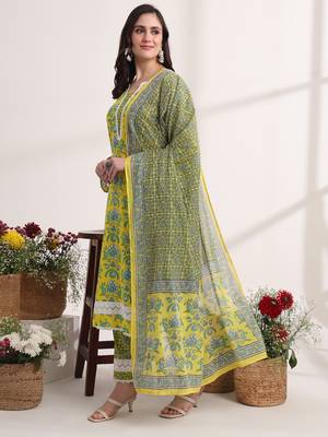 yellow floral print pakistani style kurta trouser and dupatta set 2