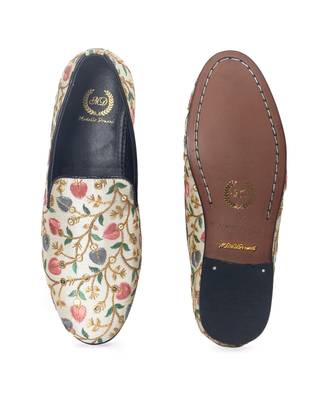 Beige embroidered ethnic kalamkari slipons 3